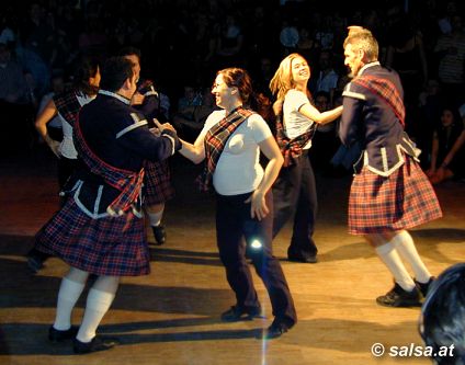 Kln: Salsa in der Uni-Mensa